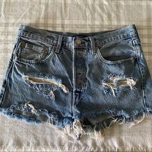 LEVI’s 501 cut off shorts